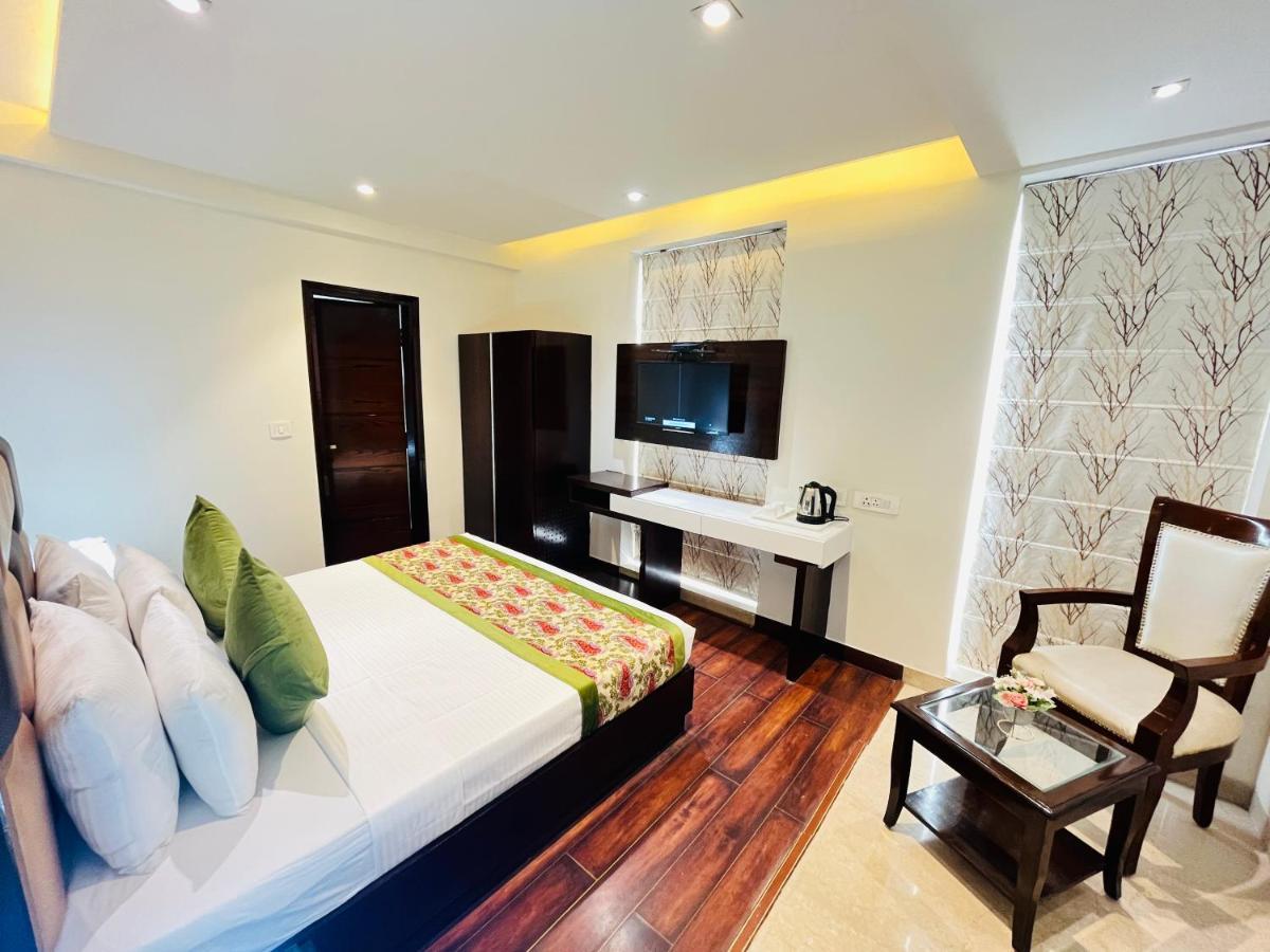 Hotel Aura Ip Grand Karkardooma Metro Station New Delhi Couple Friendly Екстер'єр фото