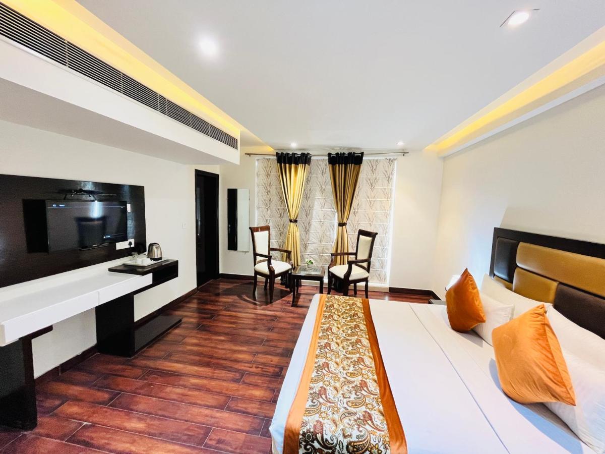 Hotel Aura Ip Grand Karkardooma Metro Station New Delhi Couple Friendly Екстер'єр фото