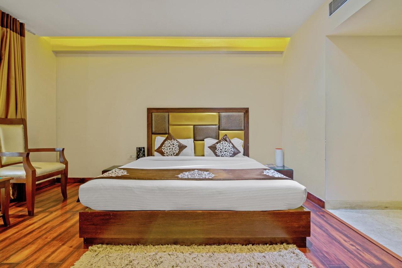 Hotel Aura Ip Grand Karkardooma Metro Station New Delhi Couple Friendly Екстер'єр фото