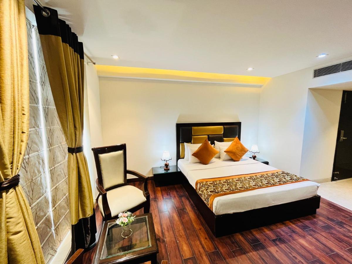 Hotel Aura Ip Grand Karkardooma Metro Station New Delhi Couple Friendly Екстер'єр фото