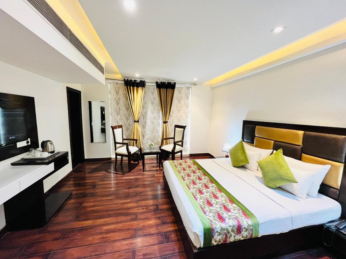 Hotel Aura Ip Grand Karkardooma Metro Station New Delhi Couple Friendly Екстер'єр фото