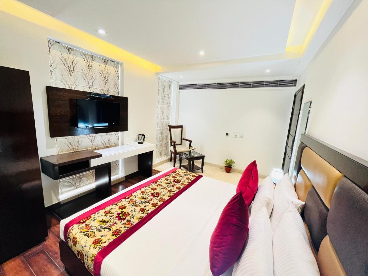 Hotel Aura Ip Grand Karkardooma Metro Station New Delhi Couple Friendly Екстер'єр фото