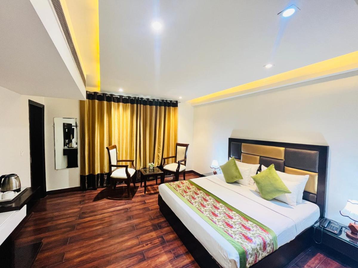Hotel Aura Ip Grand Karkardooma Metro Station New Delhi Couple Friendly Екстер'єр фото