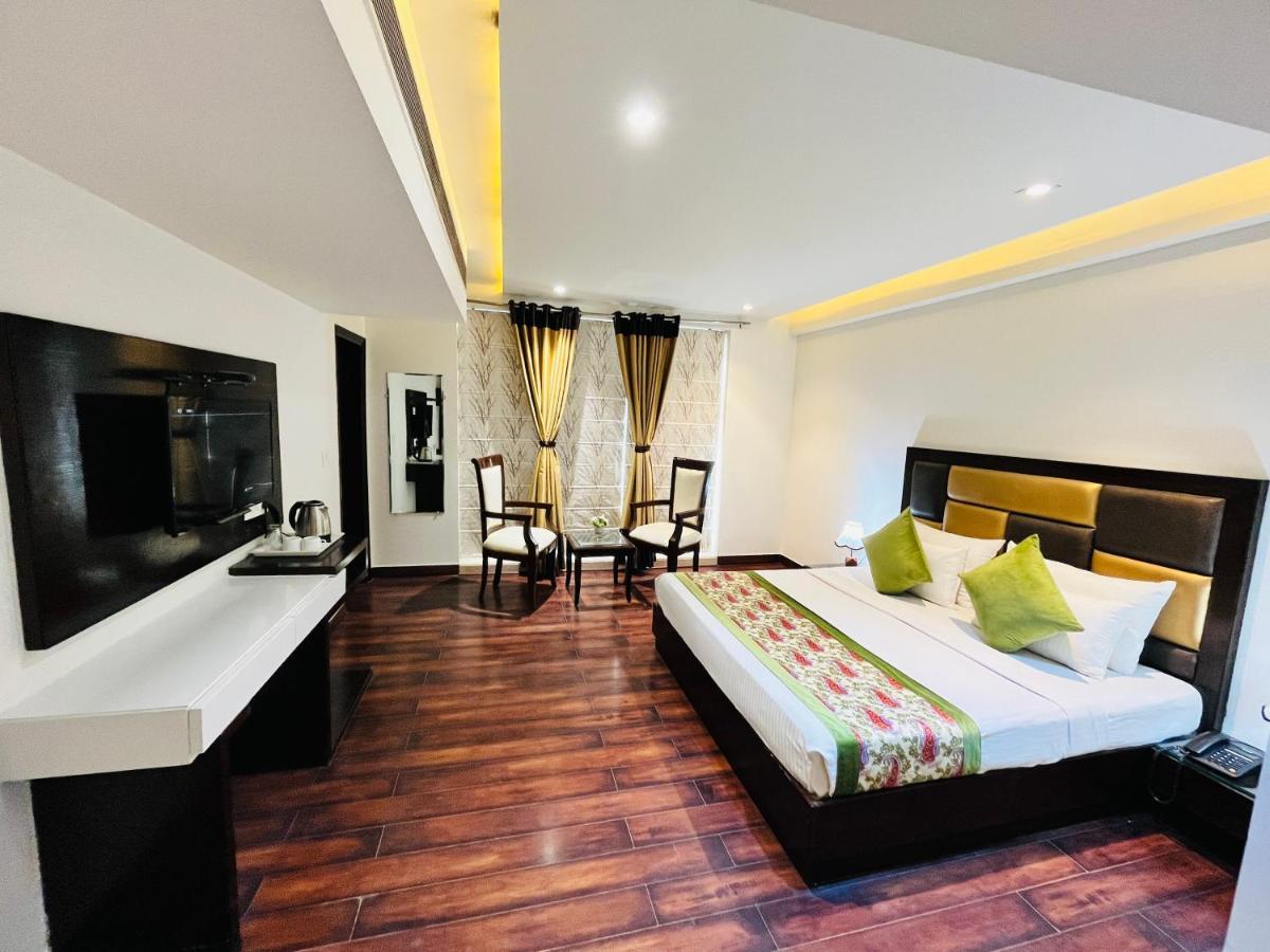 Hotel Aura Ip Grand Karkardooma Metro Station New Delhi Couple Friendly Екстер'єр фото