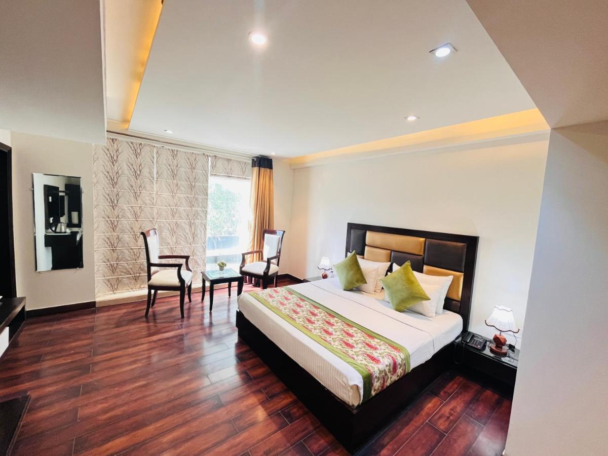 Hotel Aura Ip Grand Karkardooma Metro Station New Delhi Couple Friendly Екстер'єр фото