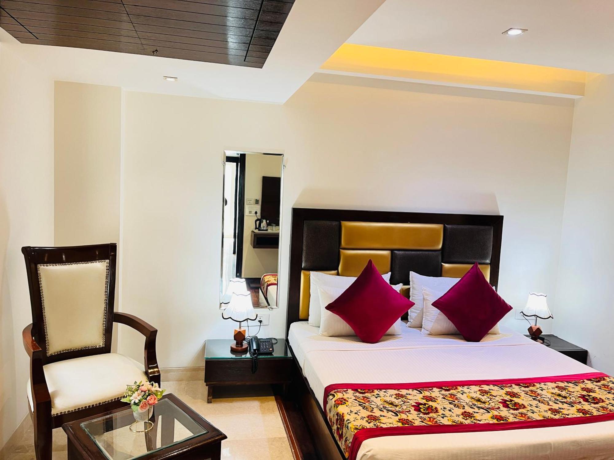 Hotel Aura Ip Grand Karkardooma Metro Station New Delhi Couple Friendly Екстер'єр фото