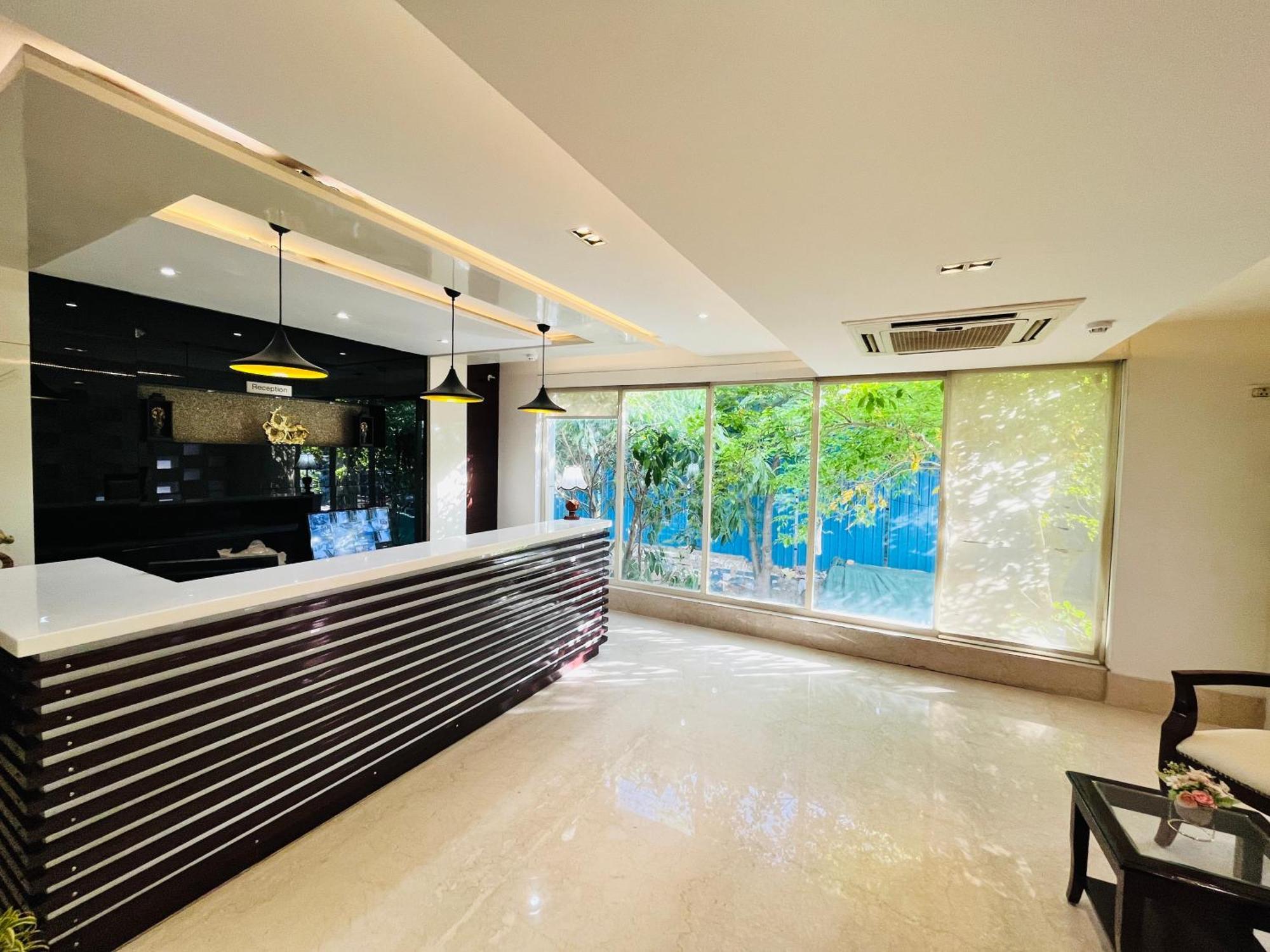 Hotel Aura Ip Grand Karkardooma Metro Station New Delhi Couple Friendly Екстер'єр фото