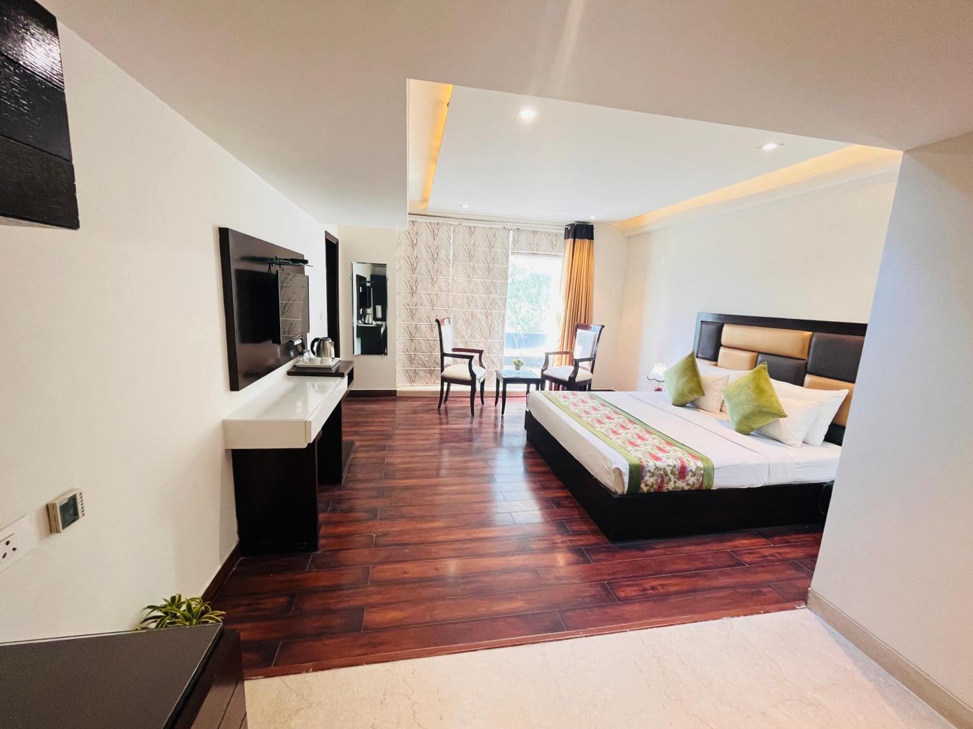 Hotel Aura Ip Grand Karkardooma Metro Station New Delhi Couple Friendly Екстер'єр фото