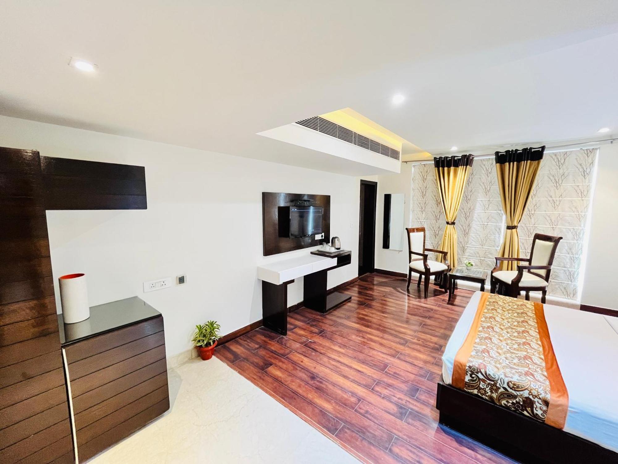 Hotel Aura Ip Grand Karkardooma Metro Station New Delhi Couple Friendly Екстер'єр фото